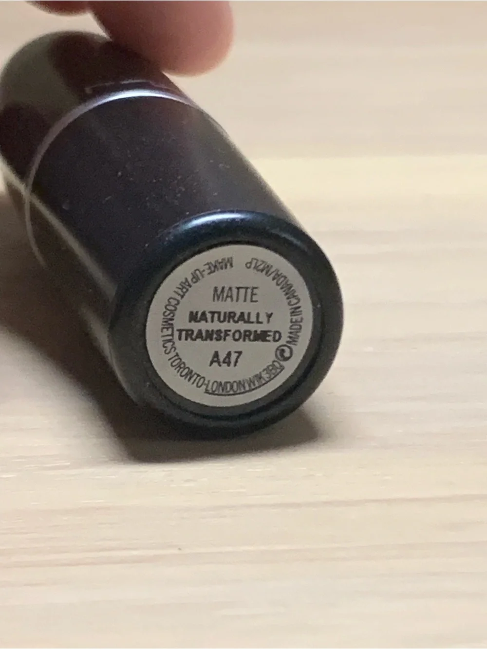 MAC Cosmetics warm light